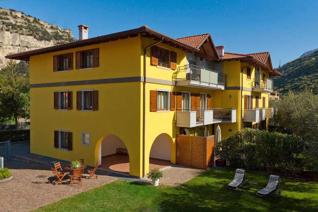 Casa Carla Aparthotel Torbole Sul Garda Exteriör bild