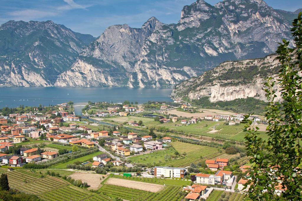 Casa Carla Aparthotel Torbole Sul Garda Exteriör bild