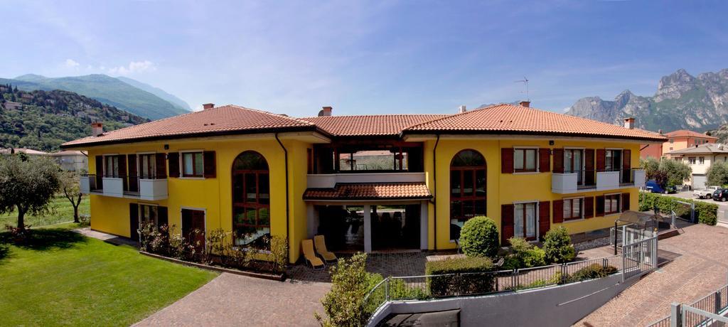 Casa Carla Aparthotel Torbole Sul Garda Exteriör bild
